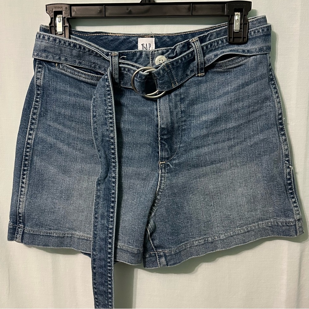 GAP Denim Shorts Lt Wash Short Shorts Belted Women’s Size 2